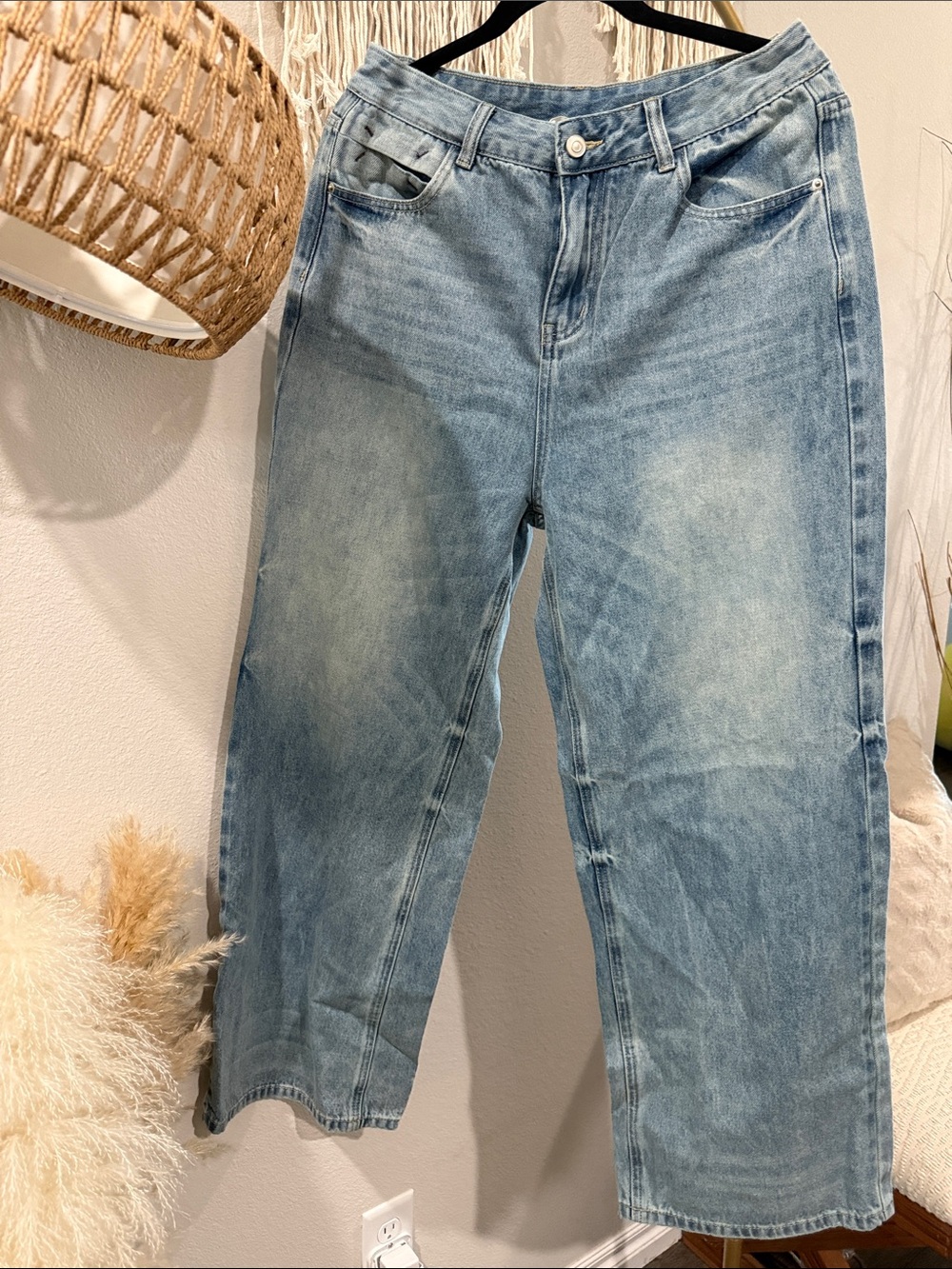 Women's Light Blue Straight Leg Jeans - Classic Casual